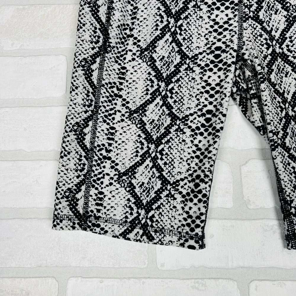 High Waisted Snakeskin Print Biker‎ Shorts with Pockets Black White Python Small